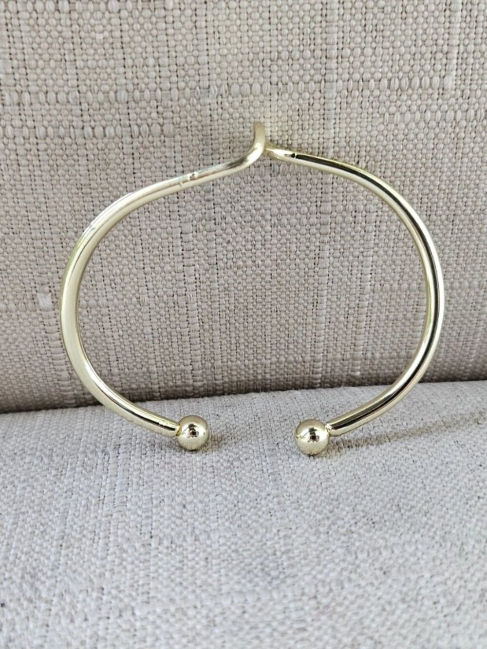 Fashion Bracelet Gold Tone Fashion Wrist Jewelry Wristband Size 5.5 inches - Picture 3 of 10